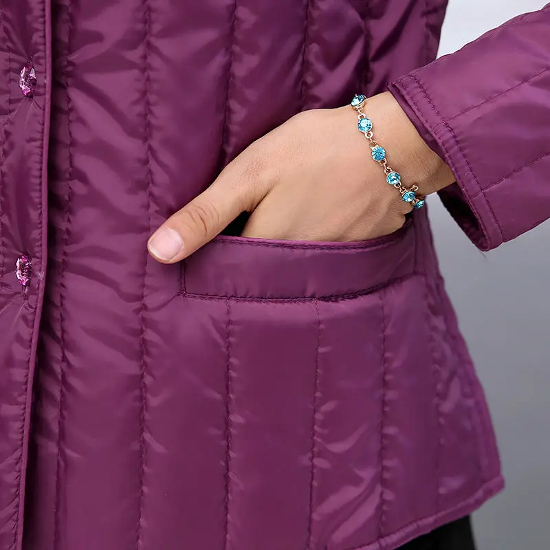 

Middle aged and old mothers wear small cotton padded jacket, large size women's clothing, short cotton padded jacket, light down
