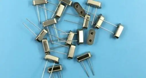 

30pcs 4,433 MHZ 4,433 M 4,433 HC-49S DIP-2