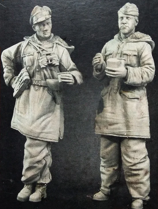 1/35 г. древний офицер во время отдыха включает в себя 2 зимних фотонабора