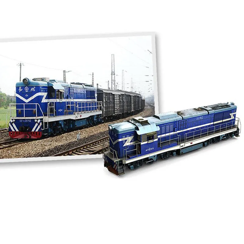 Модель поезда синего цвета двигатель внутреннего сгорания с контросветильник