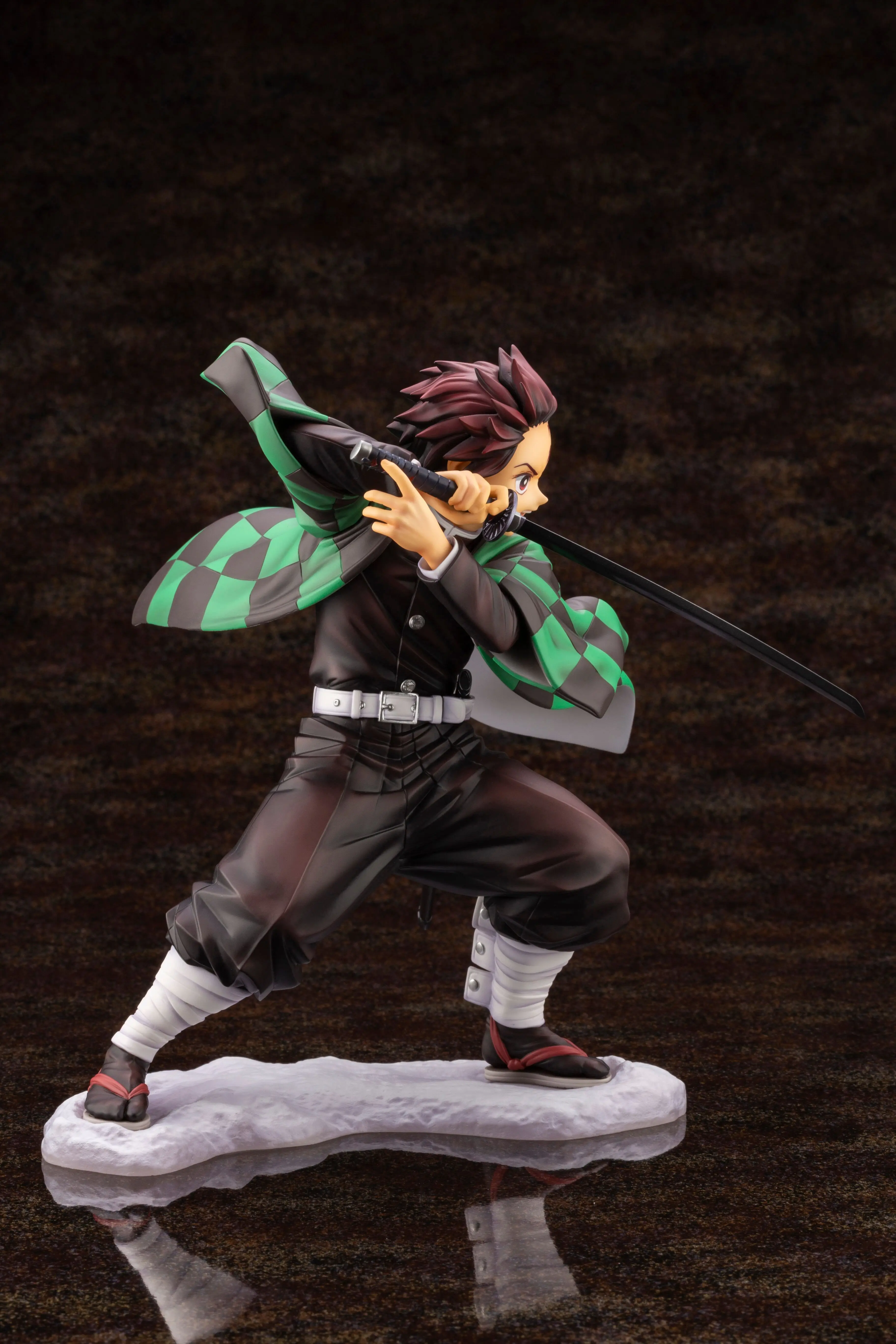 Kaufen Dämon Slayer Kamado Tanjirou Anime Figuur Desktop Sammlung Modell Ornamenten Modell Speelgoed