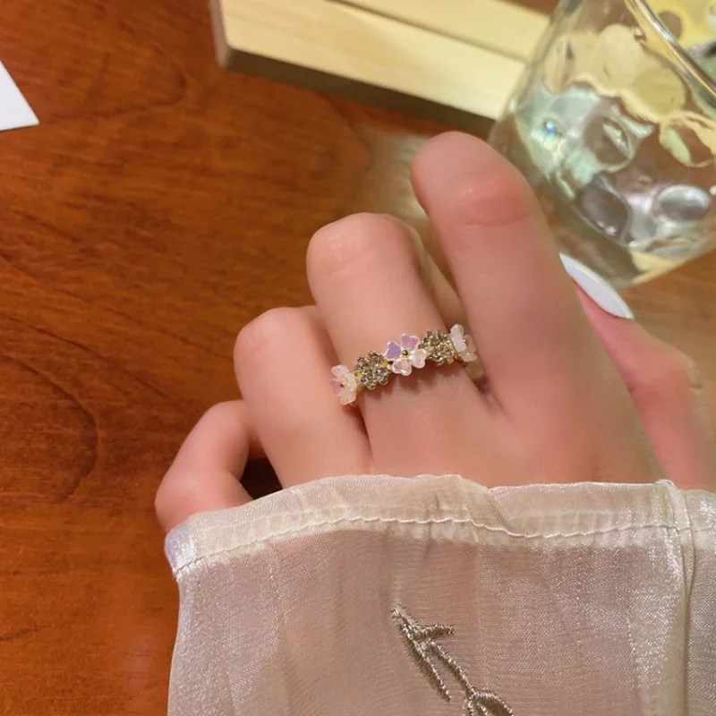

Vintage Daisy Flower Rings For Women Korean Style Adjustable Opening Finger Ring Bride Wedding Engagement Statement Jewelry Gift