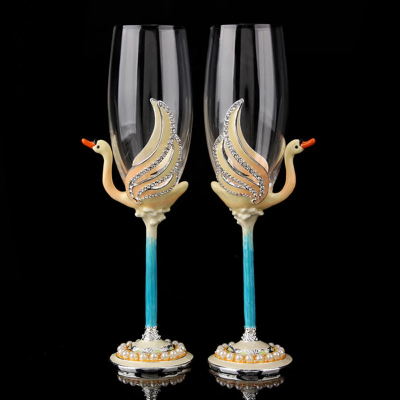 

2pcs/set Lead-free Crystal Wine Glass Champagne Cup Swan enamel Pearl Rhinestone plating Goblet Couple Pair Cup Wedding Gifts