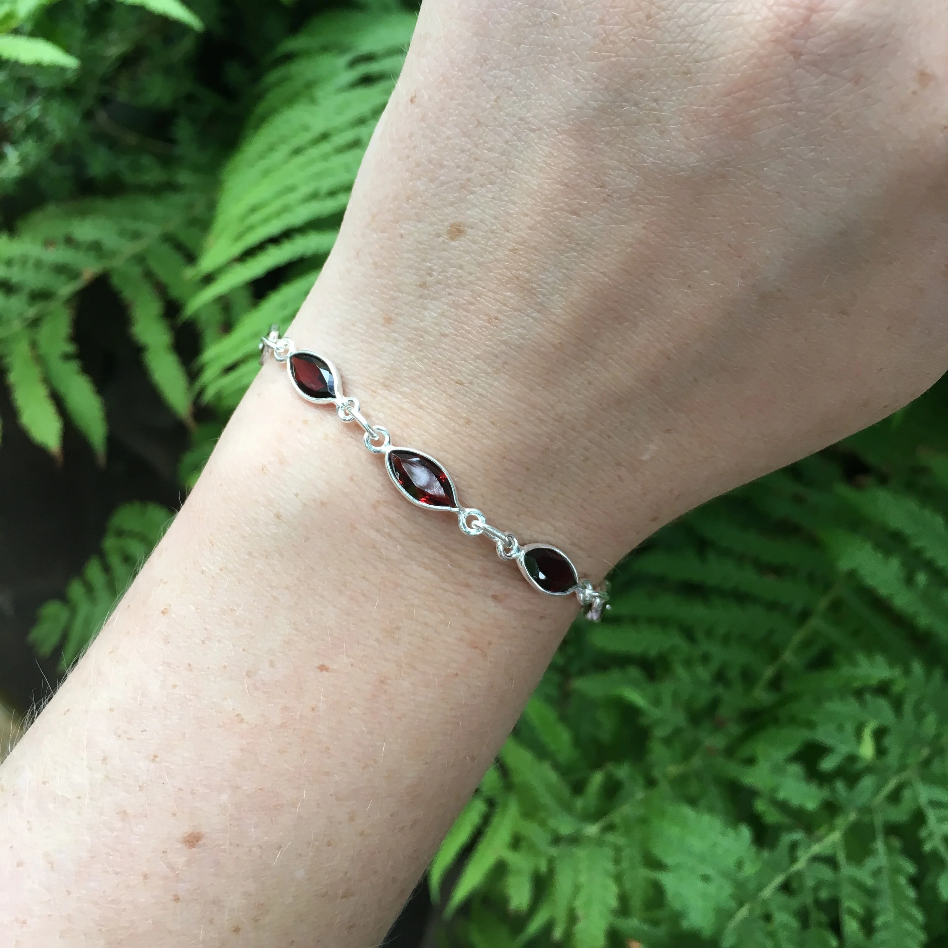 Chanti International красный гранат полудрагоценные камни прекрасный браслет 20 1