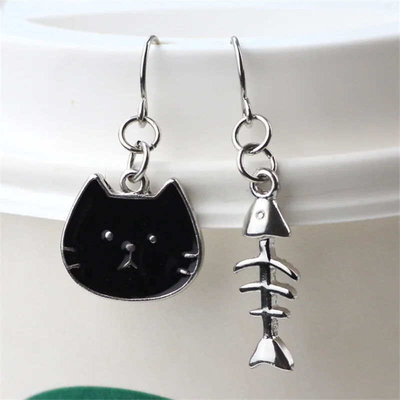 

New Cute Asymmetric Cat Fish Earrings Enamel Kawaii Kitten Fishbone Stud Earrings For Women Fashion Cat Face Jewelry Gifts