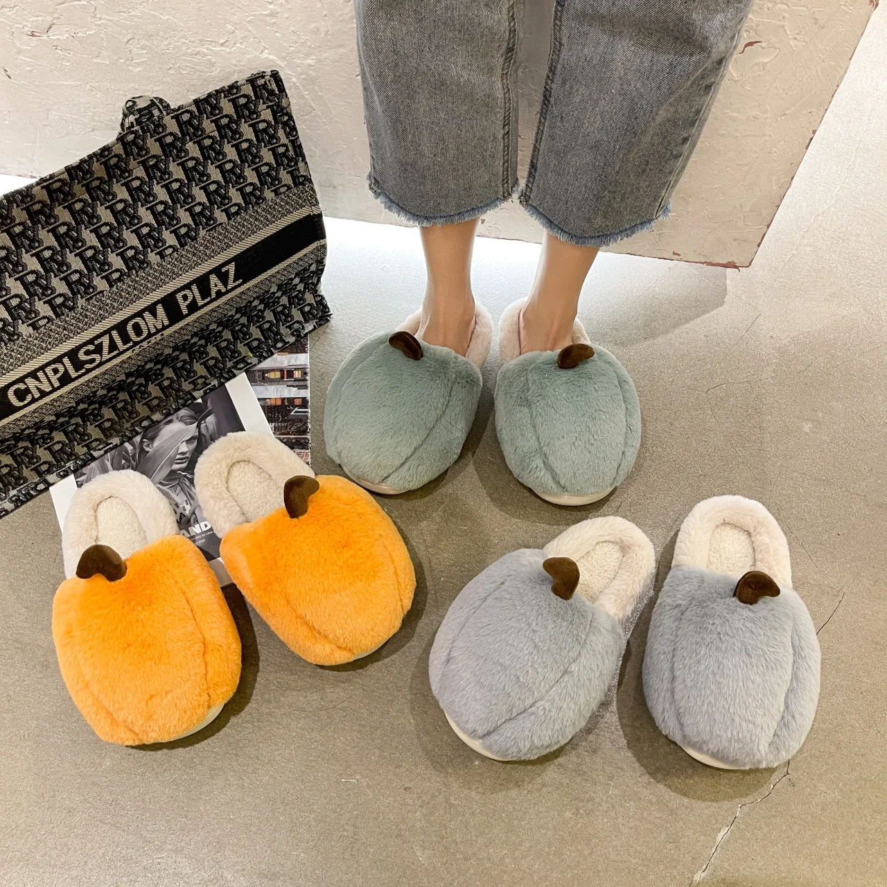 

New Arrival Hot Women Warm Plush Fur Slippers Ladies Colorful Attractive Furry Fur Slides Girl Home Fluffy Fur Soft Flat Shoes