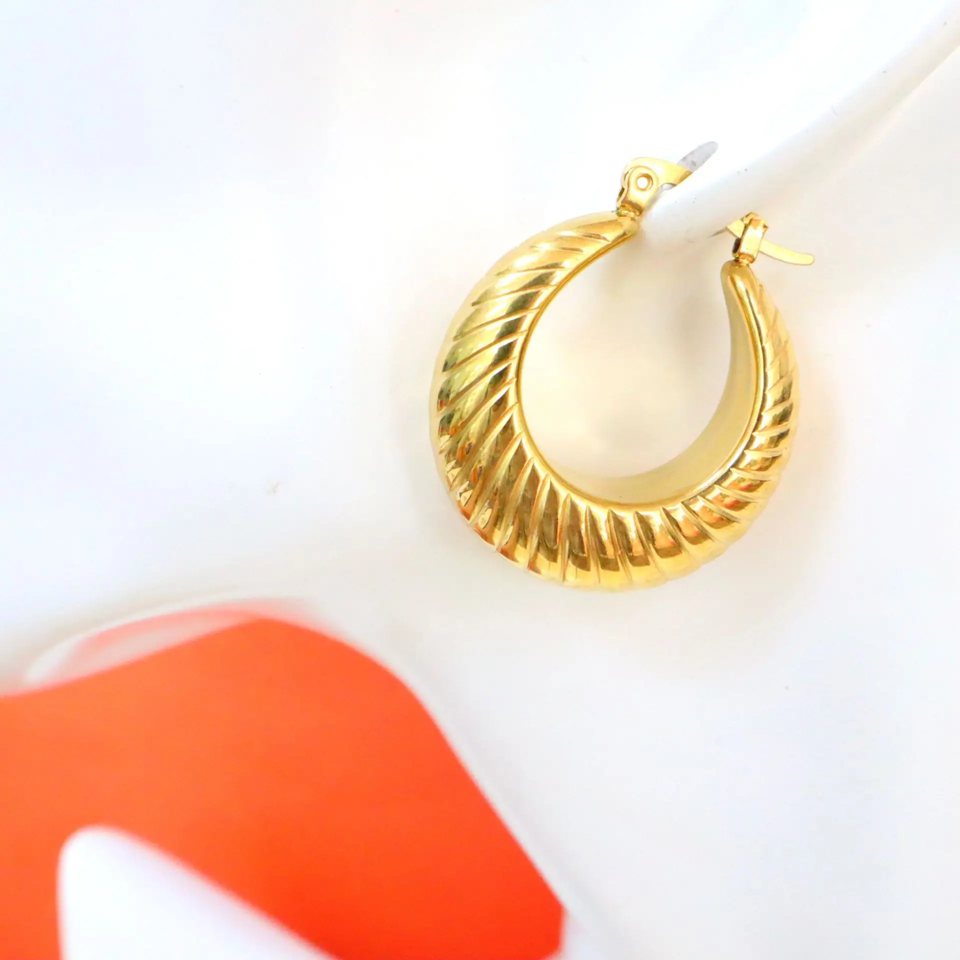 

Minimalist Small Huggie Ear Hoop Handcrafted Earring For Women 18k Real Gold Plated Metal Circle Ear Buckle Hook Earring Jewelry