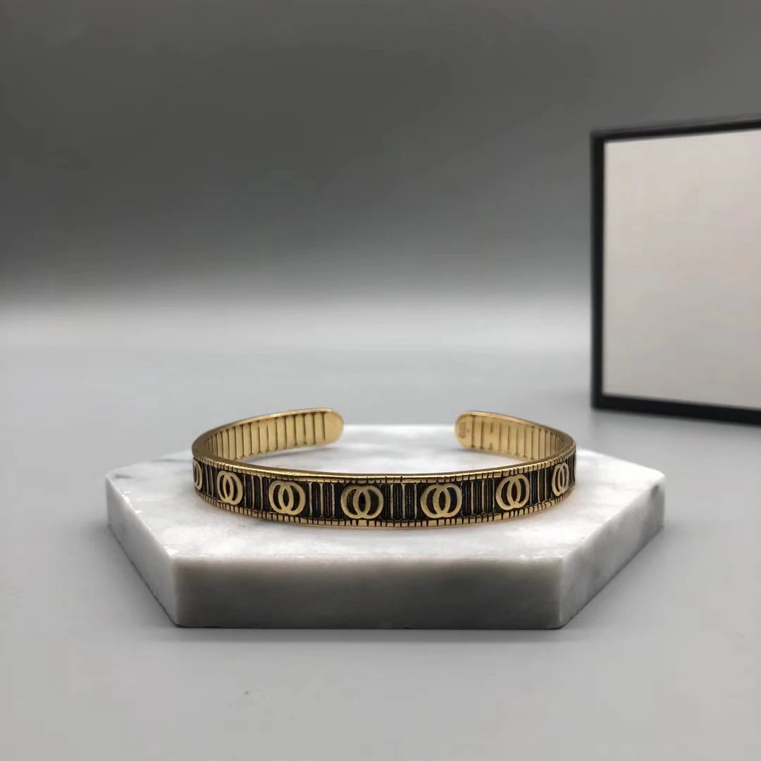 

Модный браслет в стиле пары из серебра s925 пробы, ювелирные изделия. Популярный роскошный бренд. Горячая распродажа. Подарок на день Святого ...