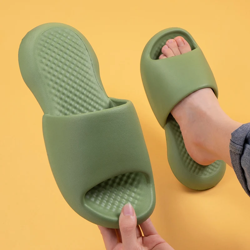 

Plain bread slippers, step on feces, couple style beach shoes, indoor sandals