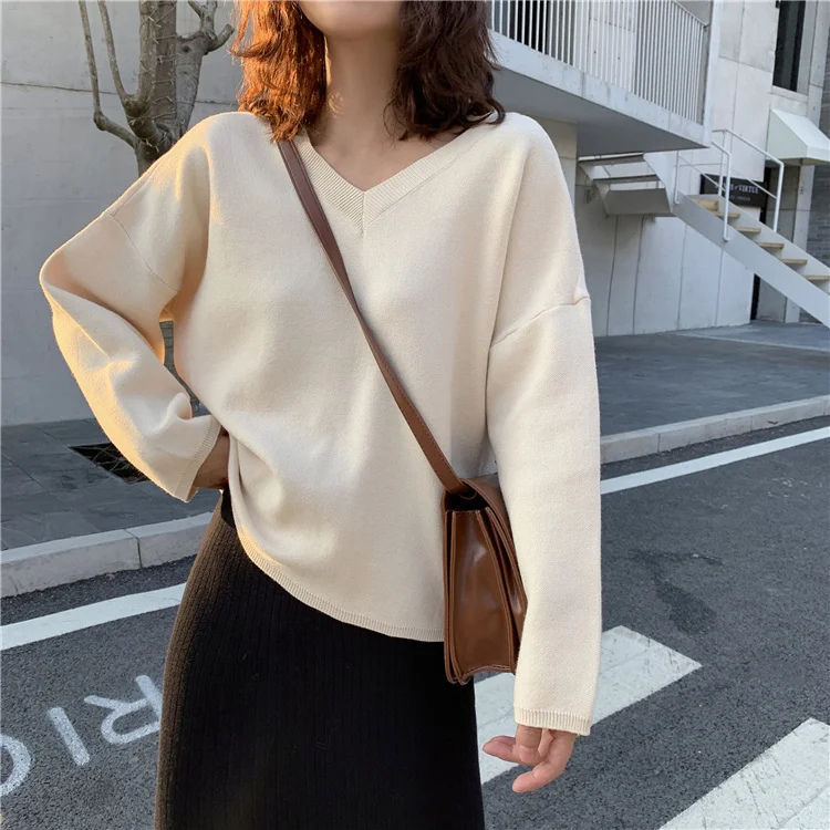 

Вязаный костюм Jum для ранней осени с V-образным вырезом