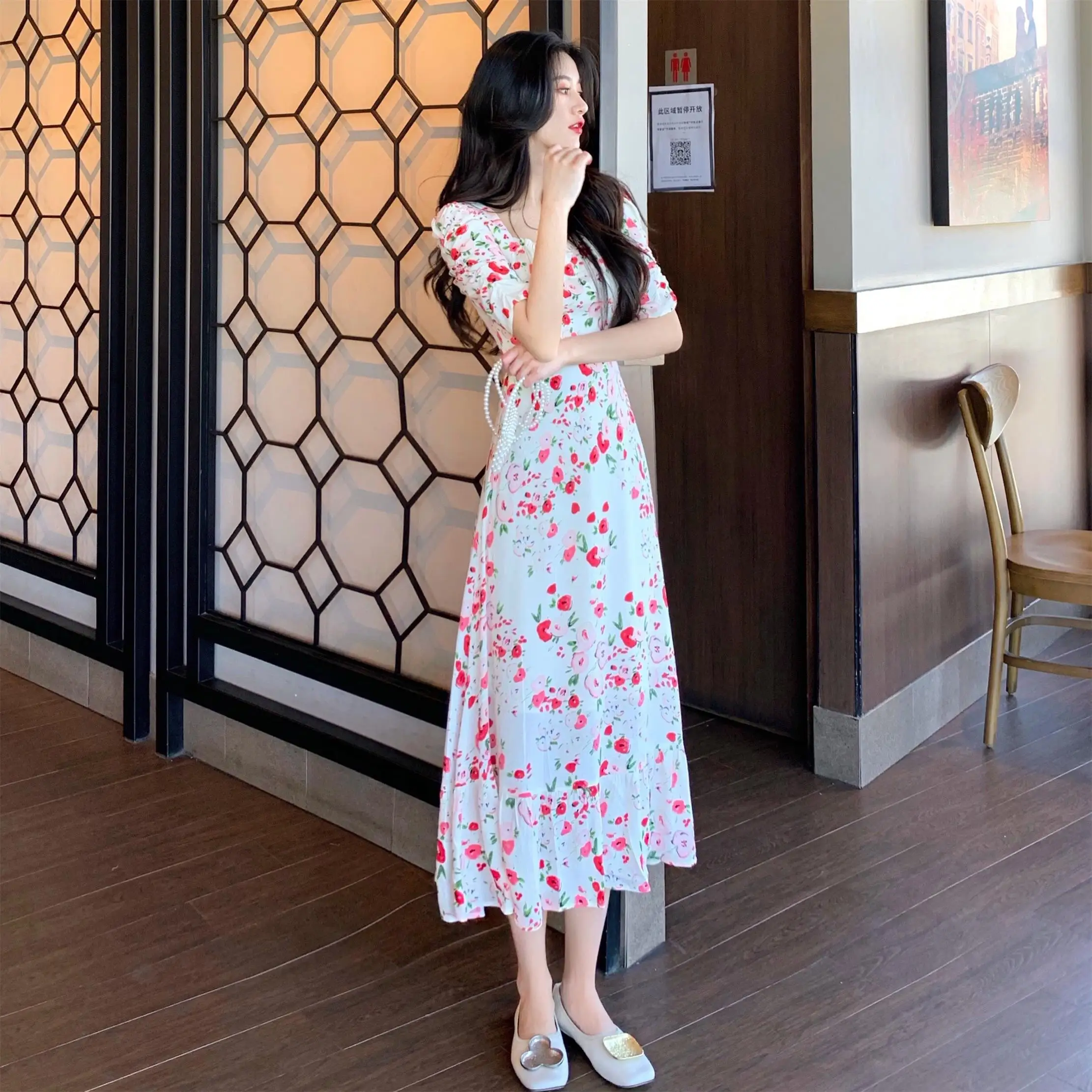 

VICONE Retro square neck floral dress women's slim French dress