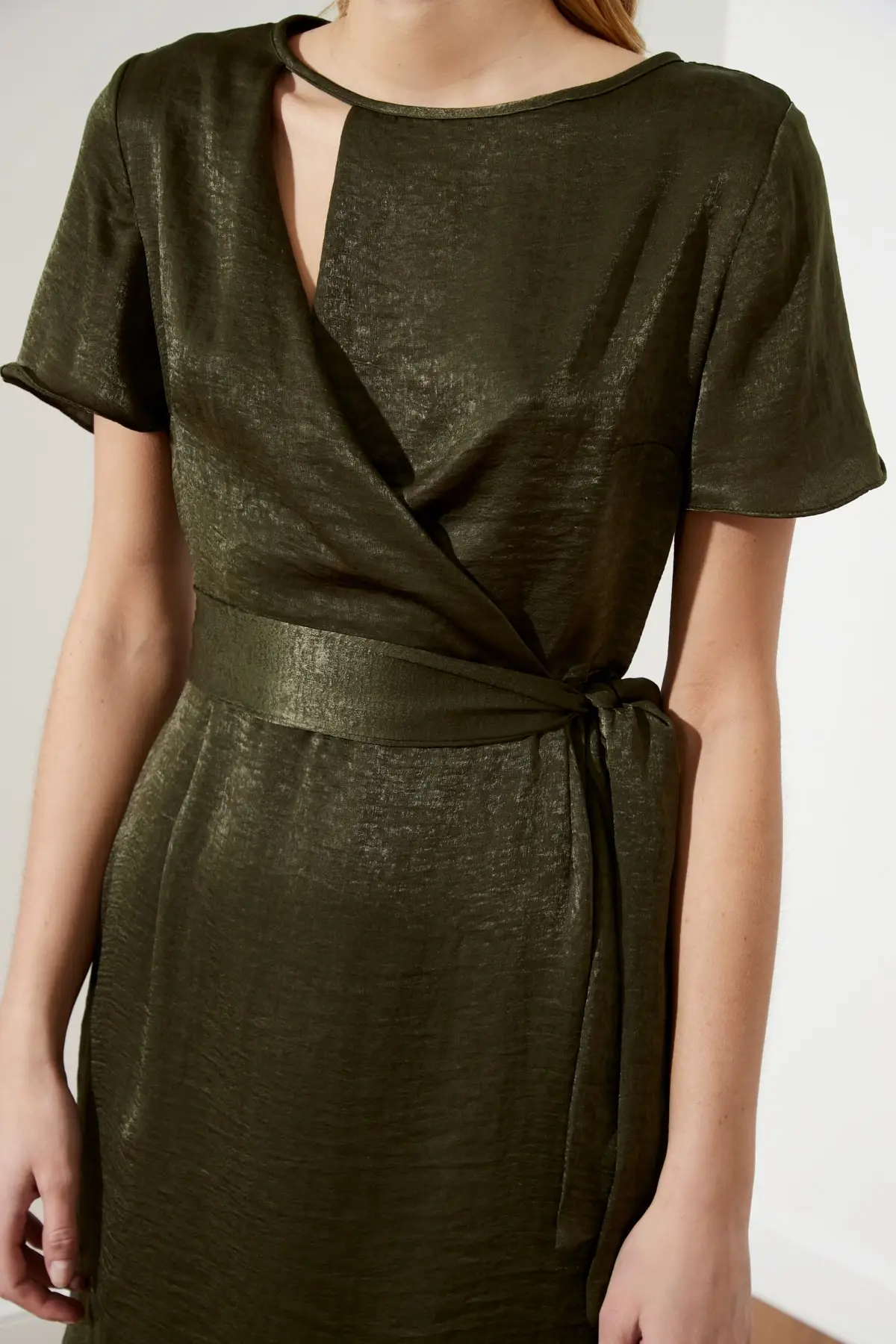 Сатиновое платье цвета хаки со шнуровкой TOFAW19AA0120|Женские платья| |