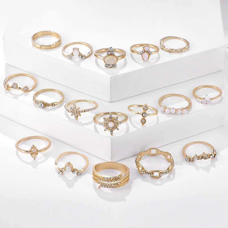 

17 Pieces/set of Bohemian Style Diamond Set Ring Retro Punk Geometric Metal Jewelry Women's Golden Round Finger Ring