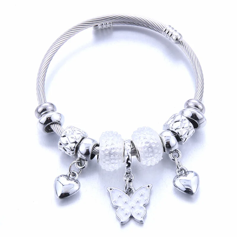 Браслет с бусинами и подвесками-бабочками в форме сердца | Украшения аксессуары