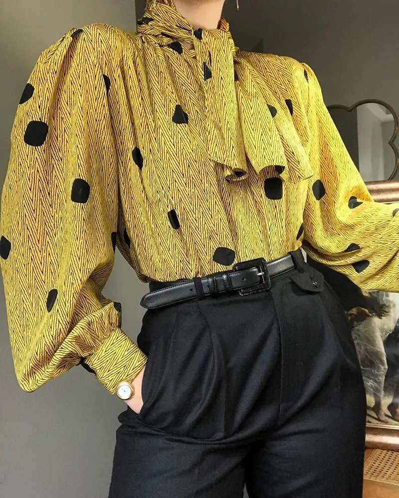 Случайная печать завязанная шея рукав фонарик рубашка в горошек с длинным