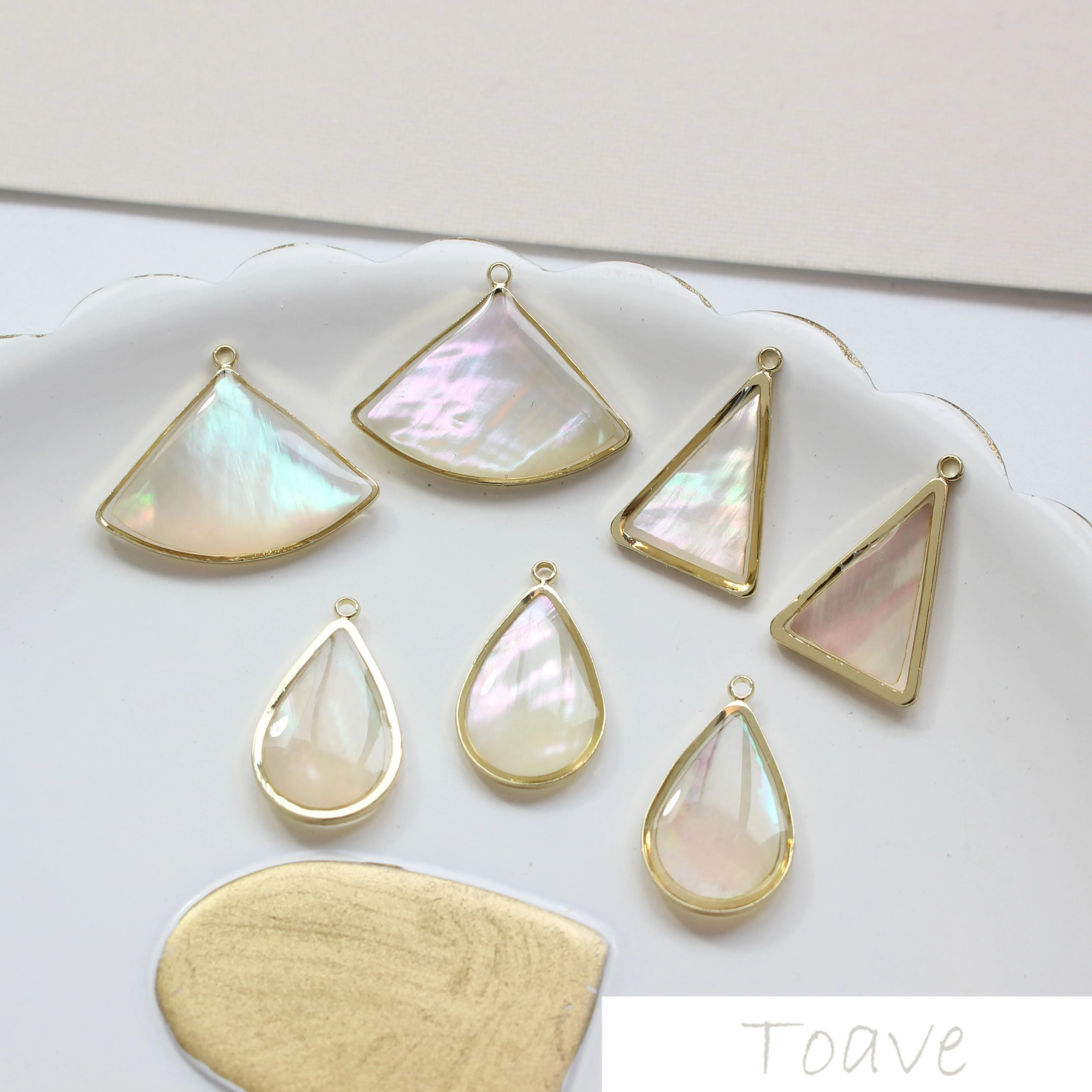 

Copper protective color electroplating 14k gold shell water drop triangle fan pendant diy hand-made accessories