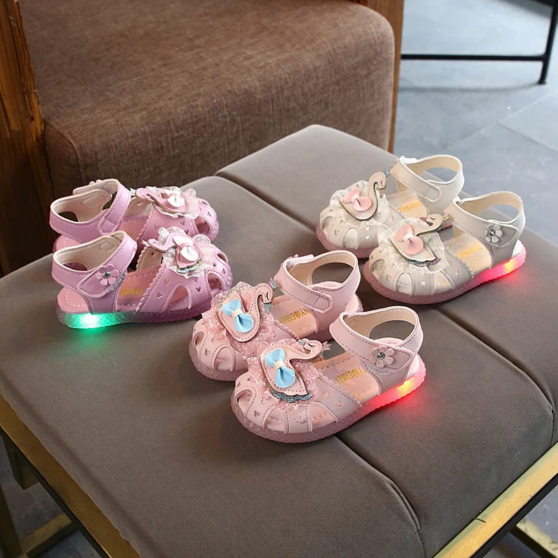 

2021 Flower High Quality Kids Sandals Hot Sales LED Lighted Children Shoes Cute Princess Lovely Girls Tennis Toddlers