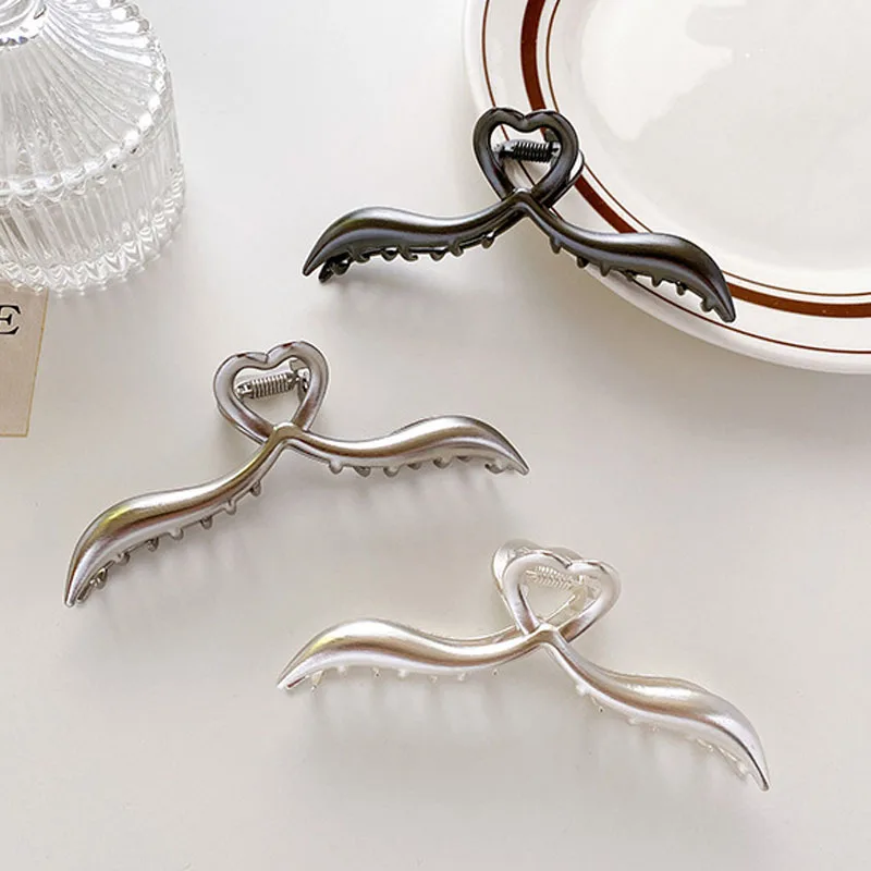 

Women Barrettes Love Heart Metal Hair Claws Hair Accessories Hair Clips Hairpins Ladies Hairgrip Headwear Girls Ornaments