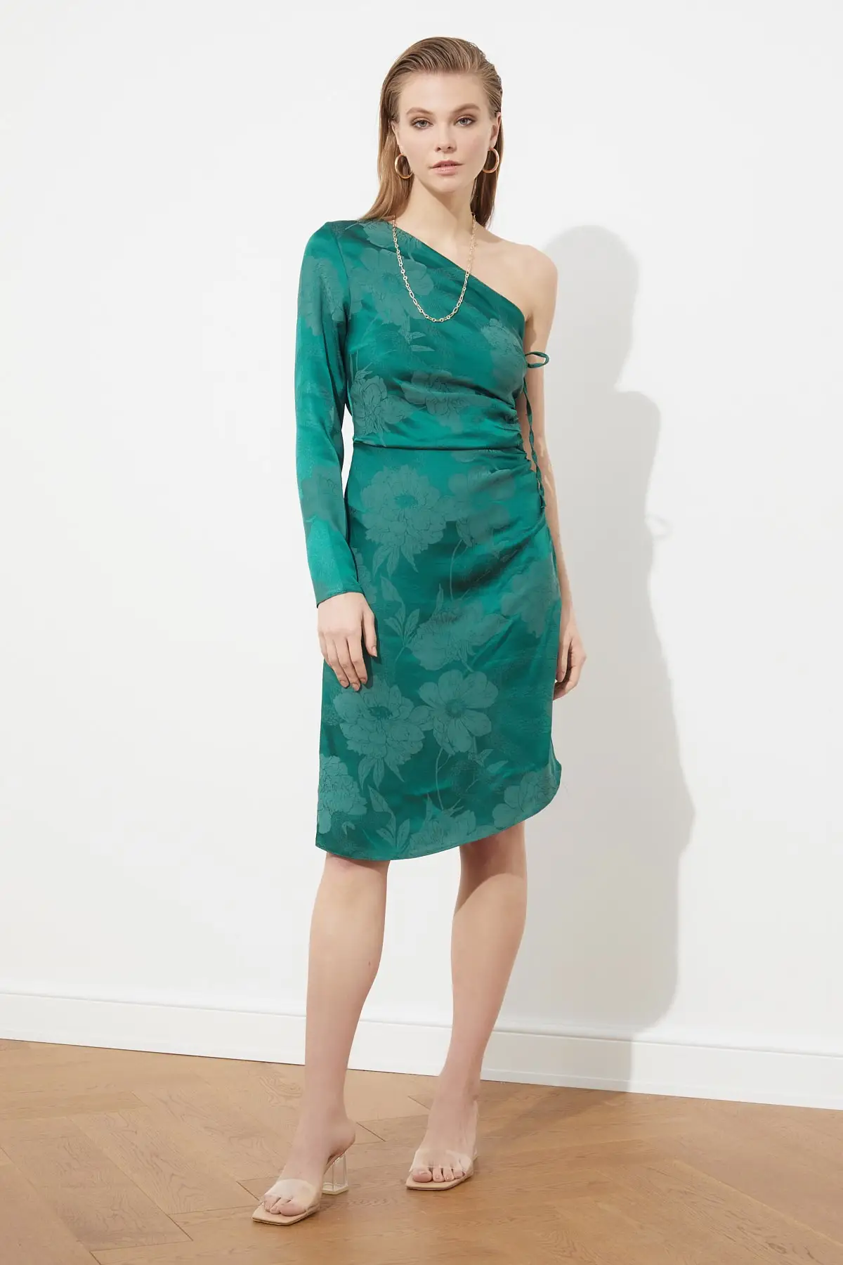 

Trendyol Waist Low-Cut Dress TPRSS21EL0836