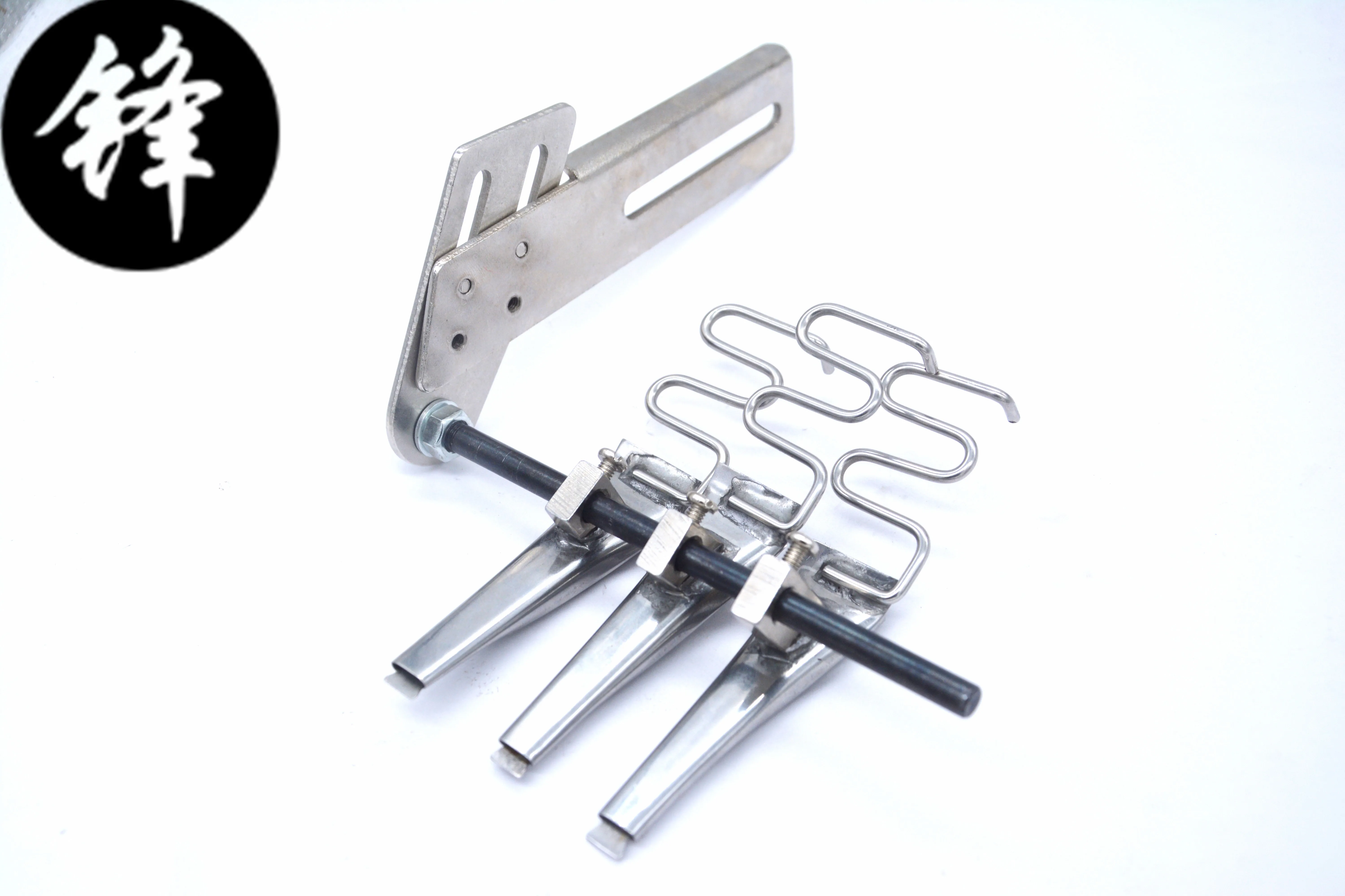 Многослойная лента для крепления декоративной ленты на куртке многоигольной