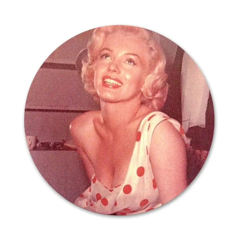 

Sexy Marilyn Monroe Restoring ancient ways Icons Pins Badge Decoration Brooches Metal Badges For Backpack Decoration 58mm