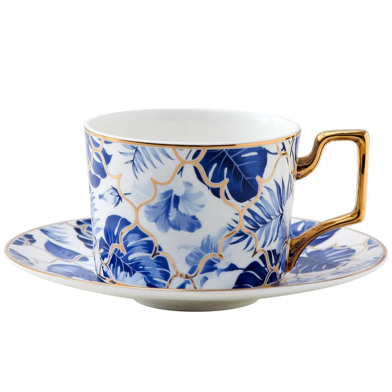 

European Bone China Ceramics Tea Coffee Cup Set Gold Rim Light Luxury Turkish Coffee Cups Creative Tazas Cafe Drinkware BE50CP