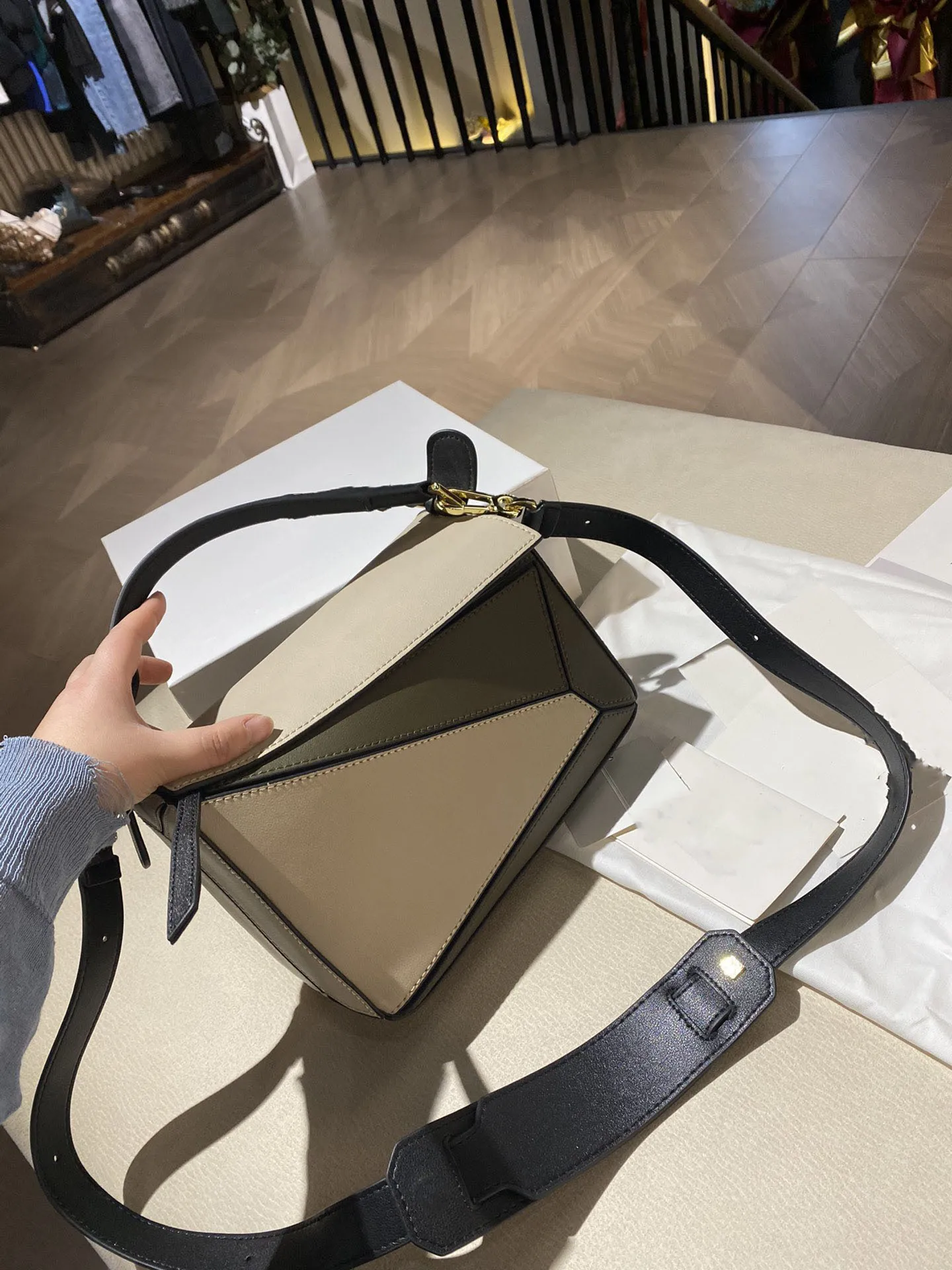 

100041 2021 new geometric bag splicing color matching women's bag slanting cross portable pillow bag