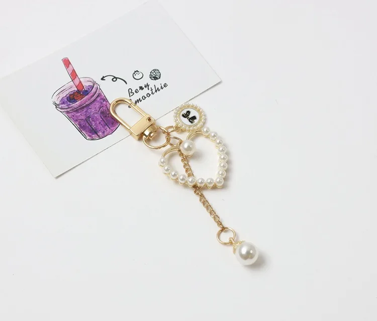 

Young Girl Heart Pearl Heart Keyrings Square Pearl Small Ornamental Keychains Airpods Small Princess Bag Keychain Wholesale