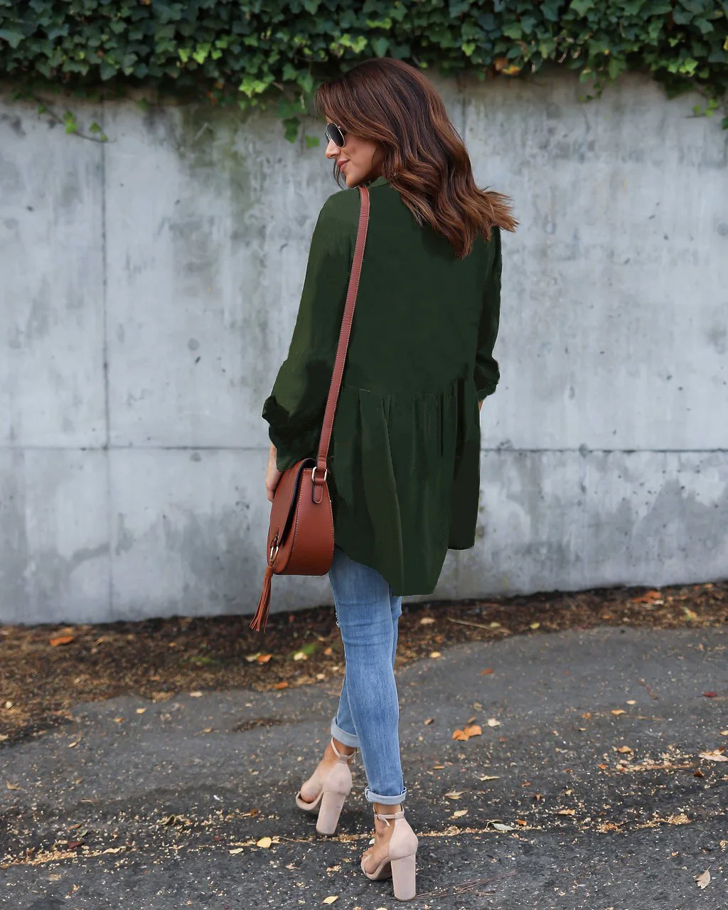 

Женская шифоновая блузка с длинным рукавом и круглым вырезом