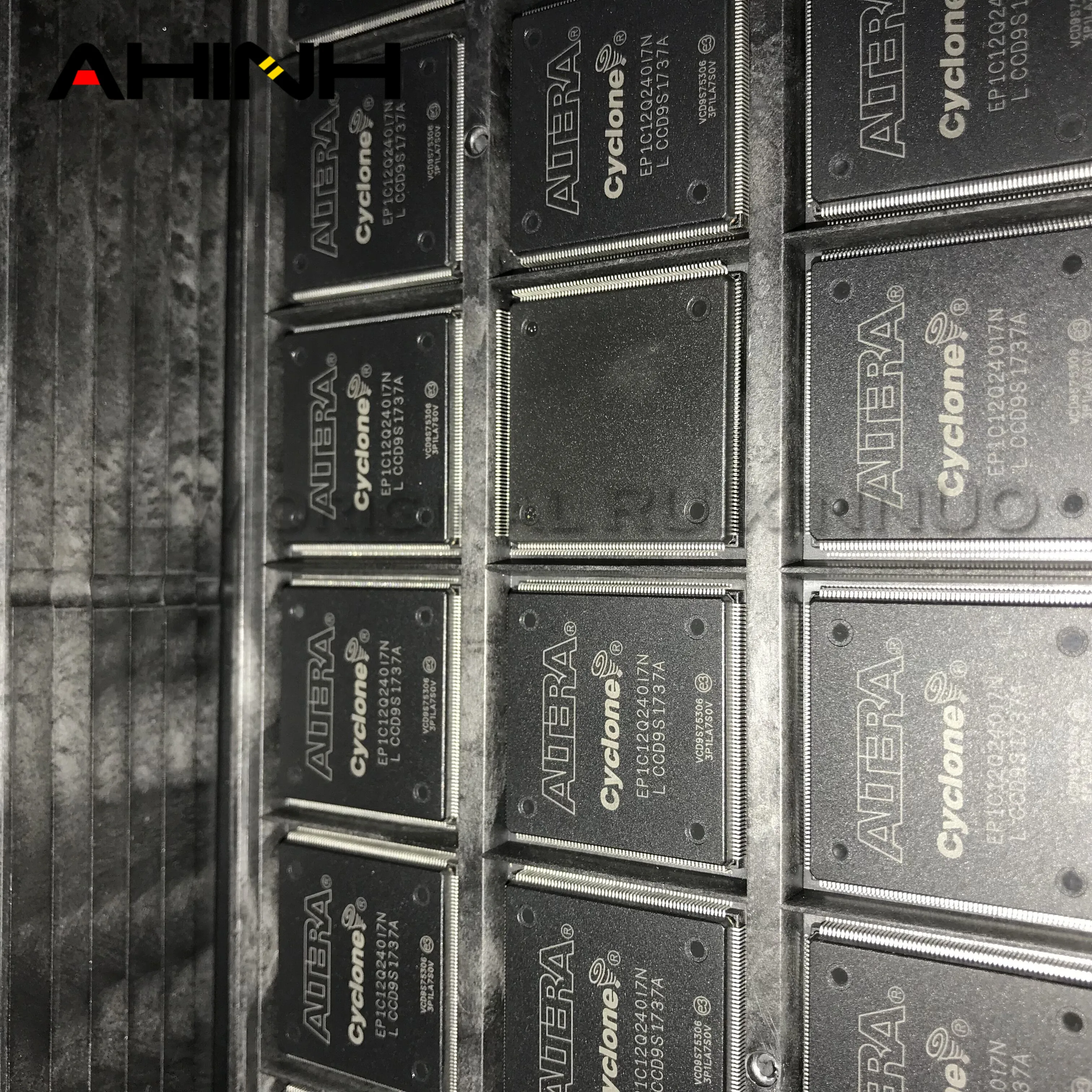 

EP1C12Q240I7N EP1C12Q240I7 EP1C12Q240 оригинальный новый чип IC