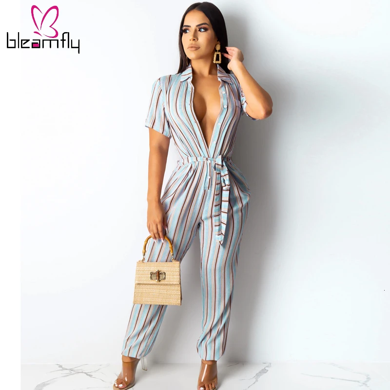 Женский комбинезон в полоску с v образным вырезом коротким рукавом и поясом