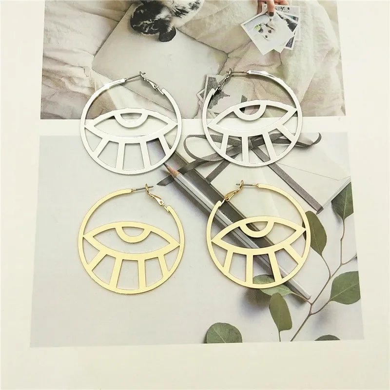 Модные серьги-кольца в абстрактном стиле с большими круглыми глазами золотого и