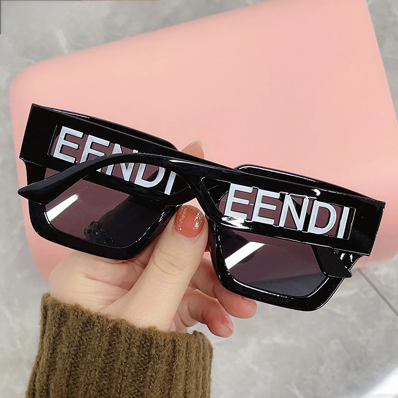 

2021 Fashion Big Frame Women's Sunglasses Letter Hollow Hit Color Luxury Designer Sunglasses Vintage Square Sun Glasses Eyewear