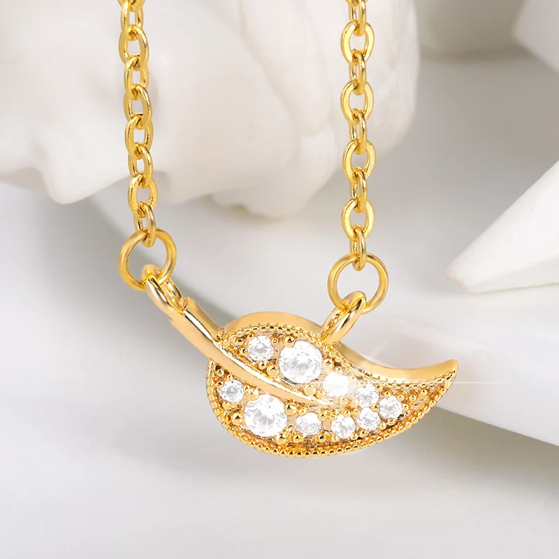 

Leaves Necklace Copper Zircon Leaf Pendant Necklaces Fashion Simple Charm Clavicle Chain Jewelry Party Gifts For Women Girls