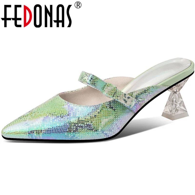 Женские туфли лодочки из натуральной кожи FEDONAS разноцветные на необычном каблуке