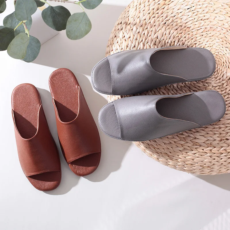 

Тапки женские домашние из бычьей кожи, роскошные сандалии с открытым носком, Нескользящие, бесшумные, удобные тапочки для пар и спальни, на л...