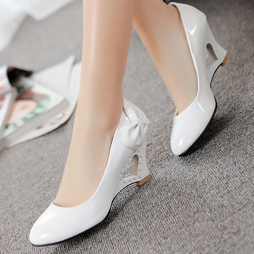 Женские туфли-лодочки на танкетке и высоком каблуке Тонкие туфли из лакированной