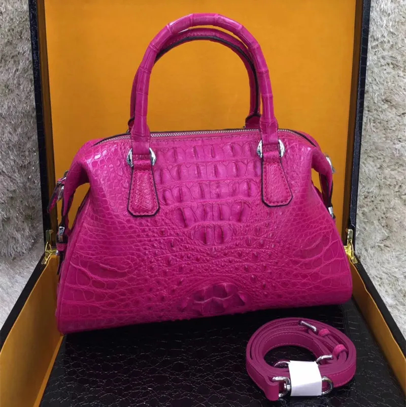 Рисунок 4 - Женская сумка из натуральной кожи аллигатора