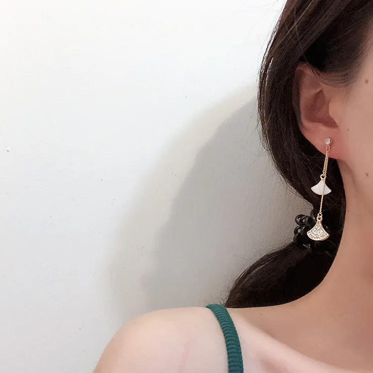 Гламурные серьги распродажа модные новые темпераментные элегантные женские с