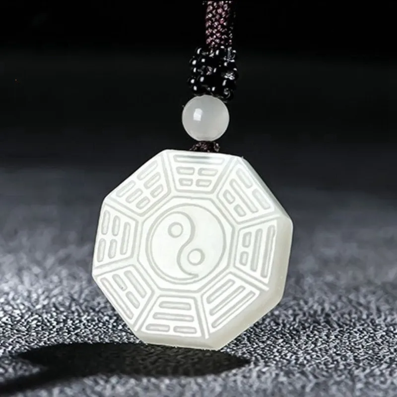 

Natural Green Hand Carved Bagua Jade Pendant Fashion Jewelry Men's and Women's Taiji Bagua Necklace