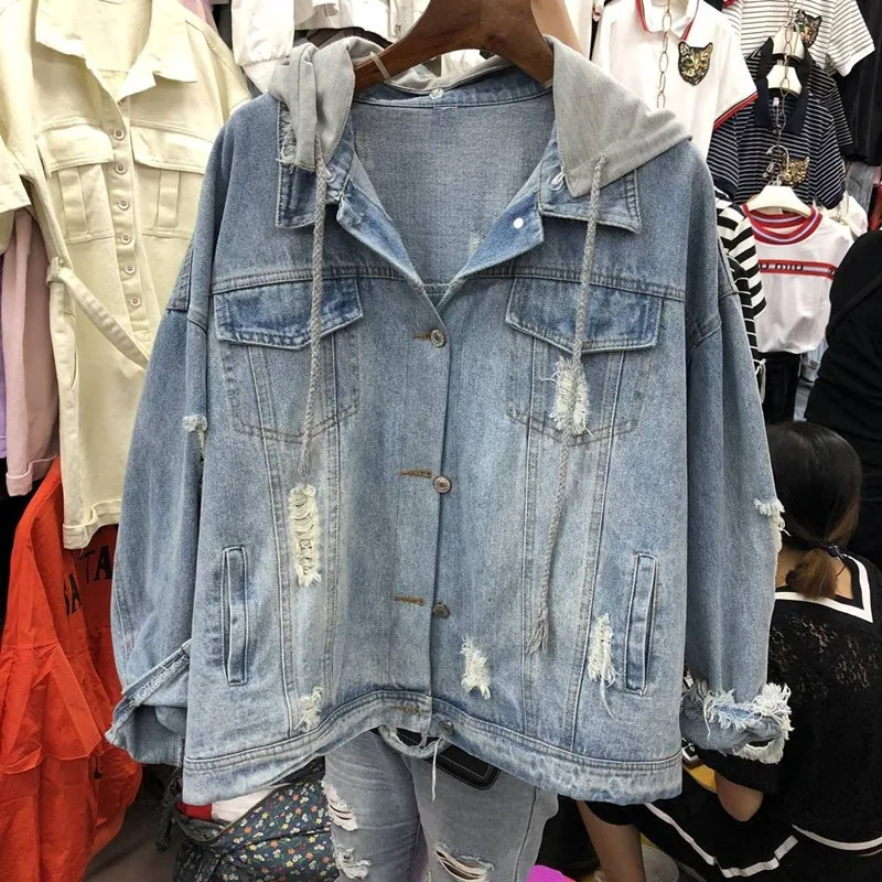Женская джинсовая куртка короткая рваная с капюшоном вышитыми буквами Свободная