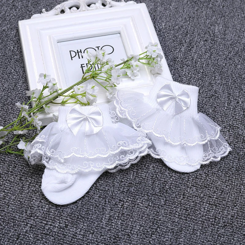 Ruffle Socks Детская шапка Чепчик для крещения белый жемчуг с бисером оборка отделка От 0 до 1 года детские аксессуары Атлас крещение чепчик шапки для новорожденных - Цвет: Ruffle Socks