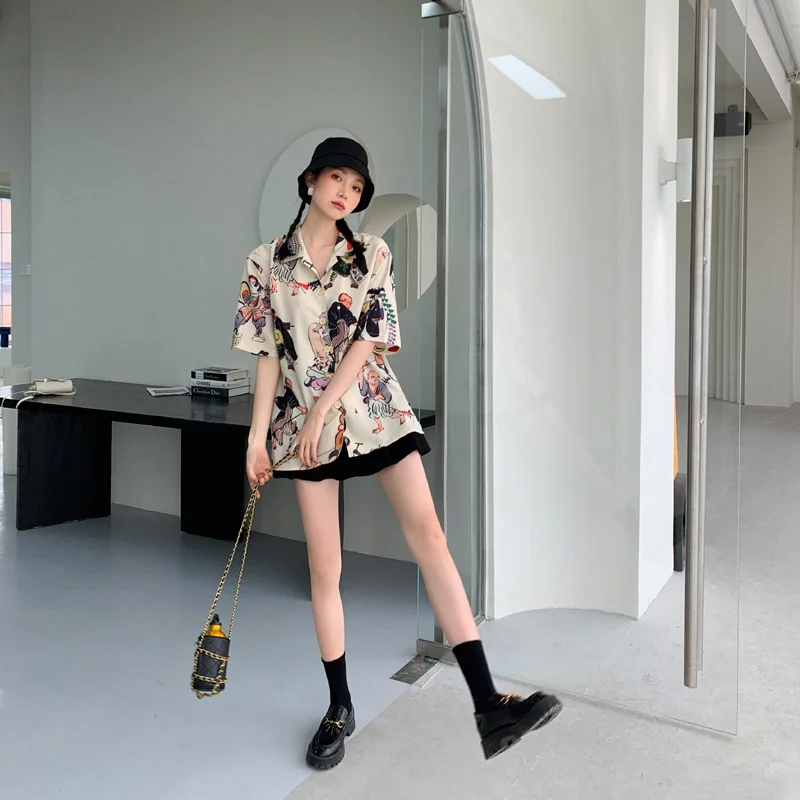 

Korejepo Women Blouse 2021 Summer New Retro Japan Style Cartoon Printed Shirt Female Loose Turn-down Collar Short-sleeved Tops