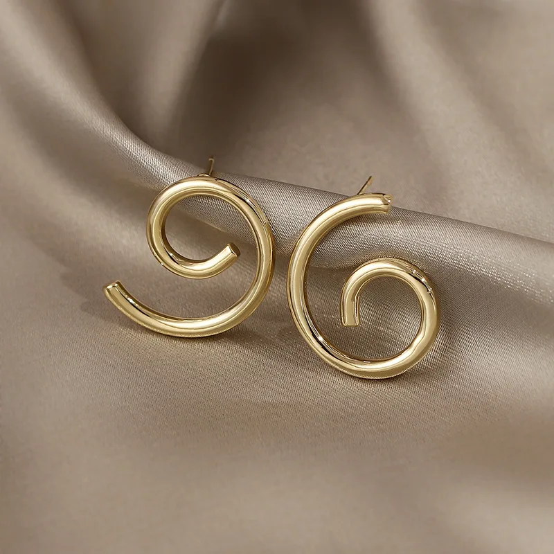 

New Trendy Simple Hollow Stud Earrings for Women Gold Metal Geometry Helix Earrings Gift for Women Fashion Jewelry