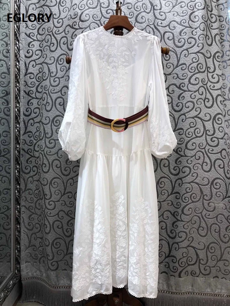 Женское длинное платье с круглым вырезом белое винтажное макси в полоску