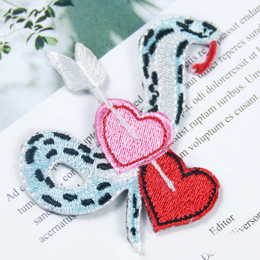 Новое поступление стрелкой пирсинг в сердце змеи значки-нашивки Diy женские