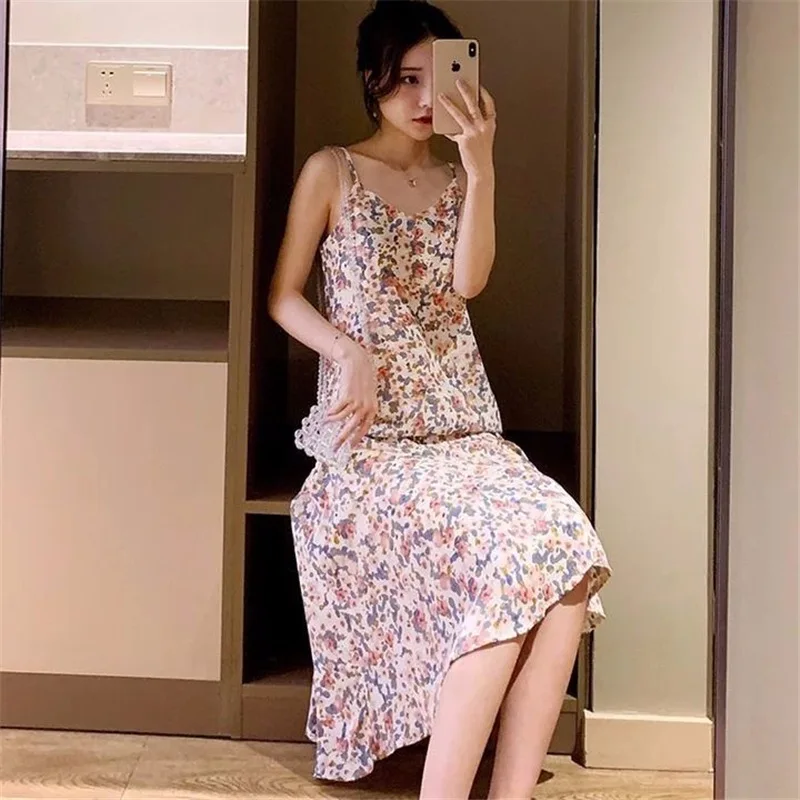 

Broken Dresses Outside Women's Summer 2021 New V-neck Spring Clothes, Which Are Waist-tight and Slim, and Wear Long Skirts