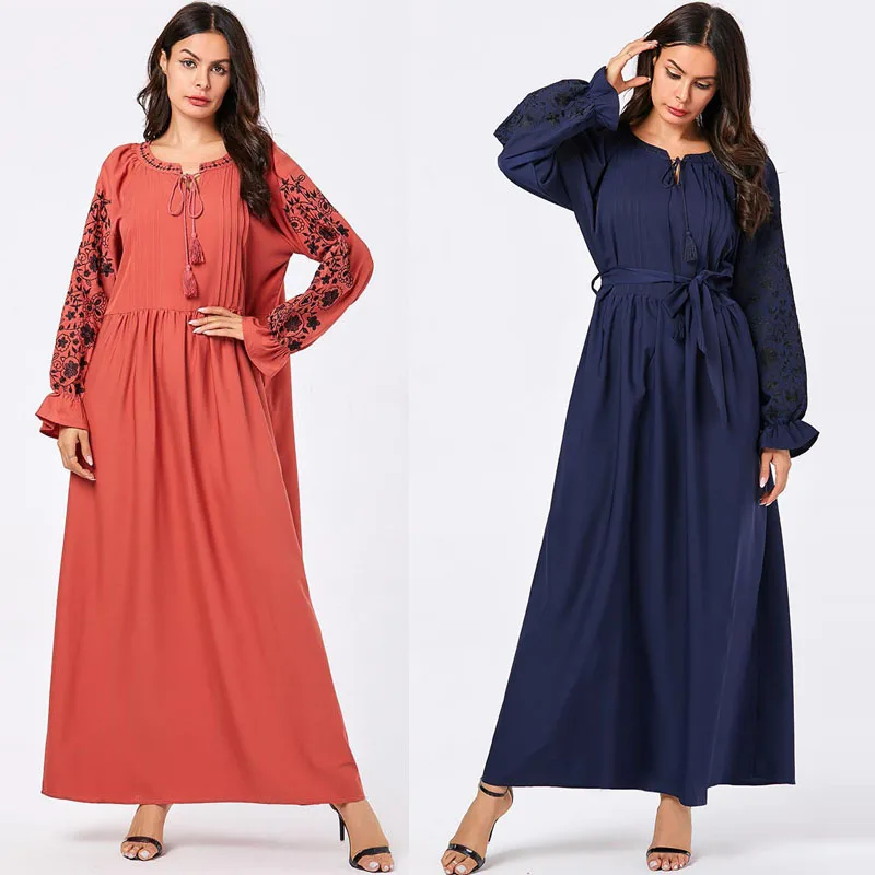 Женское платье кафтан с вышивкой в турецком и мусульманском стиле вечерние