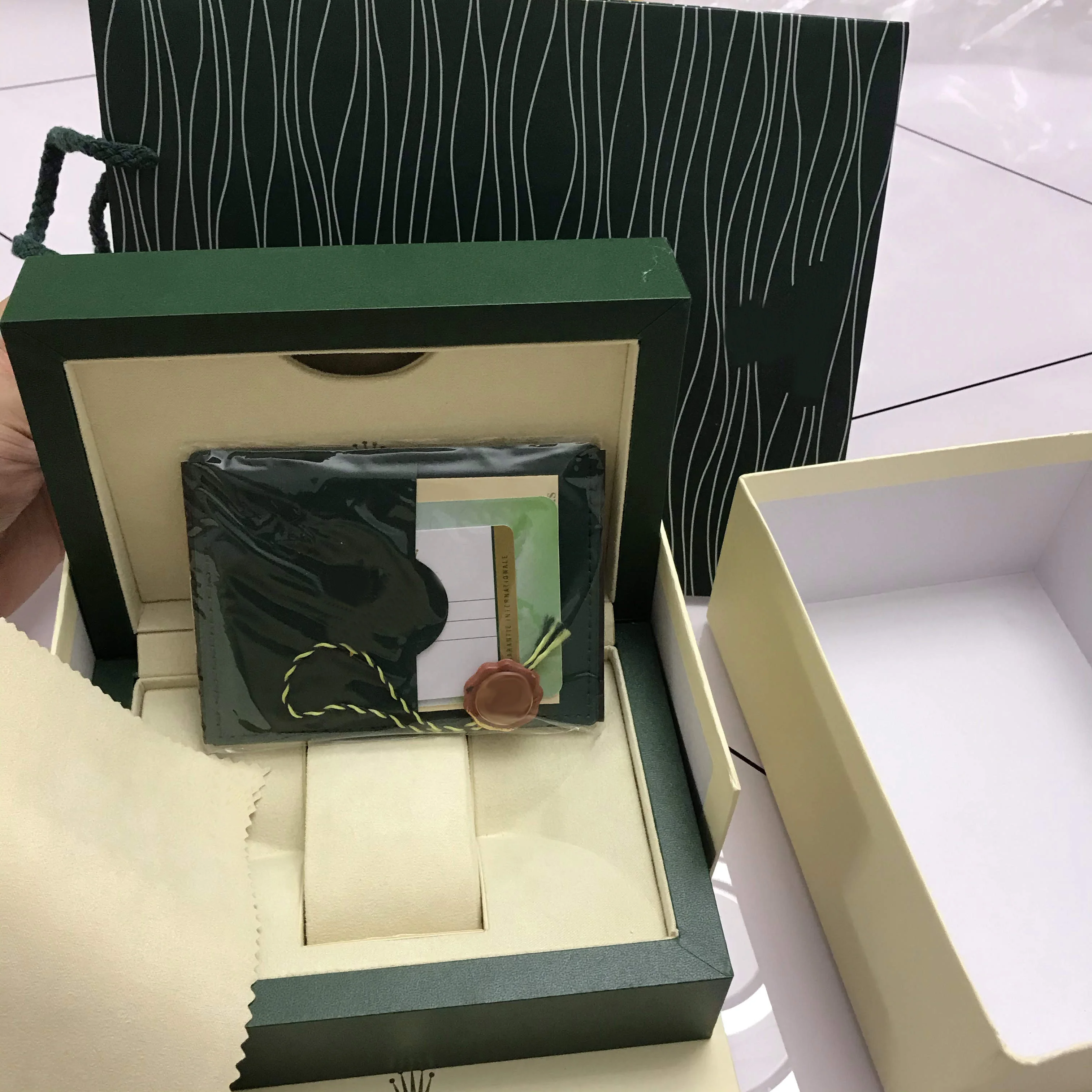 

Super quality Green watch box with papers cards and bags Rolexable 1:1