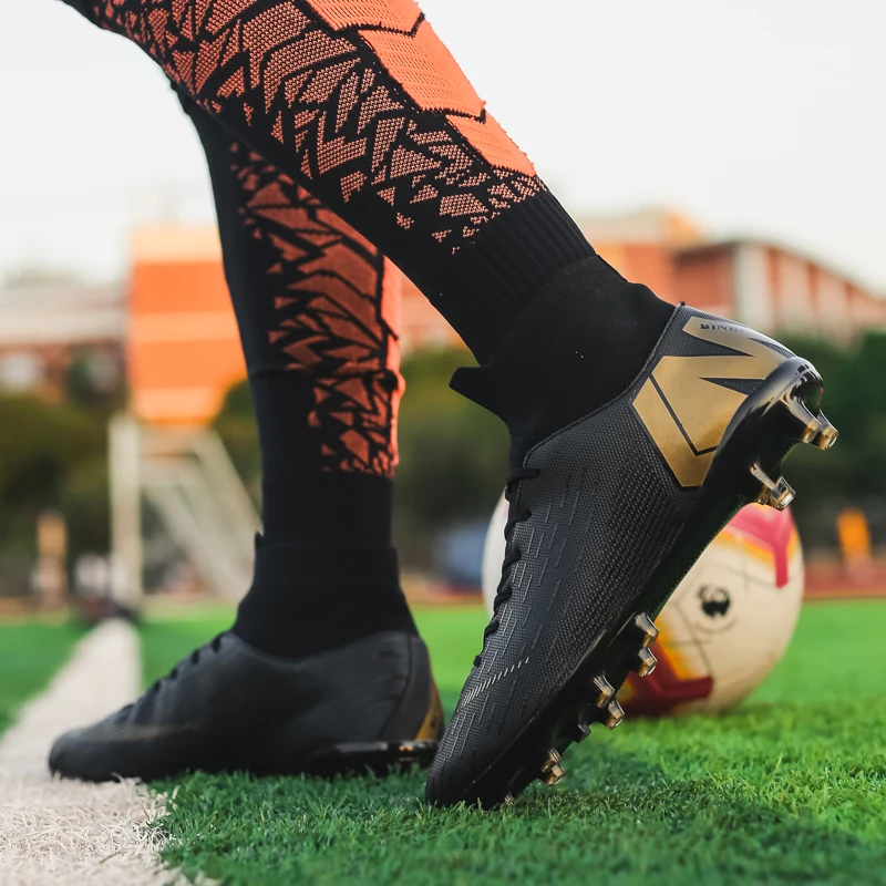 Hot Sale Soccer Shoes Men Long Spikes Football Cleats Teenager Ankle High Top Football Shoes Men Outdoor Soccer Training Sneaker